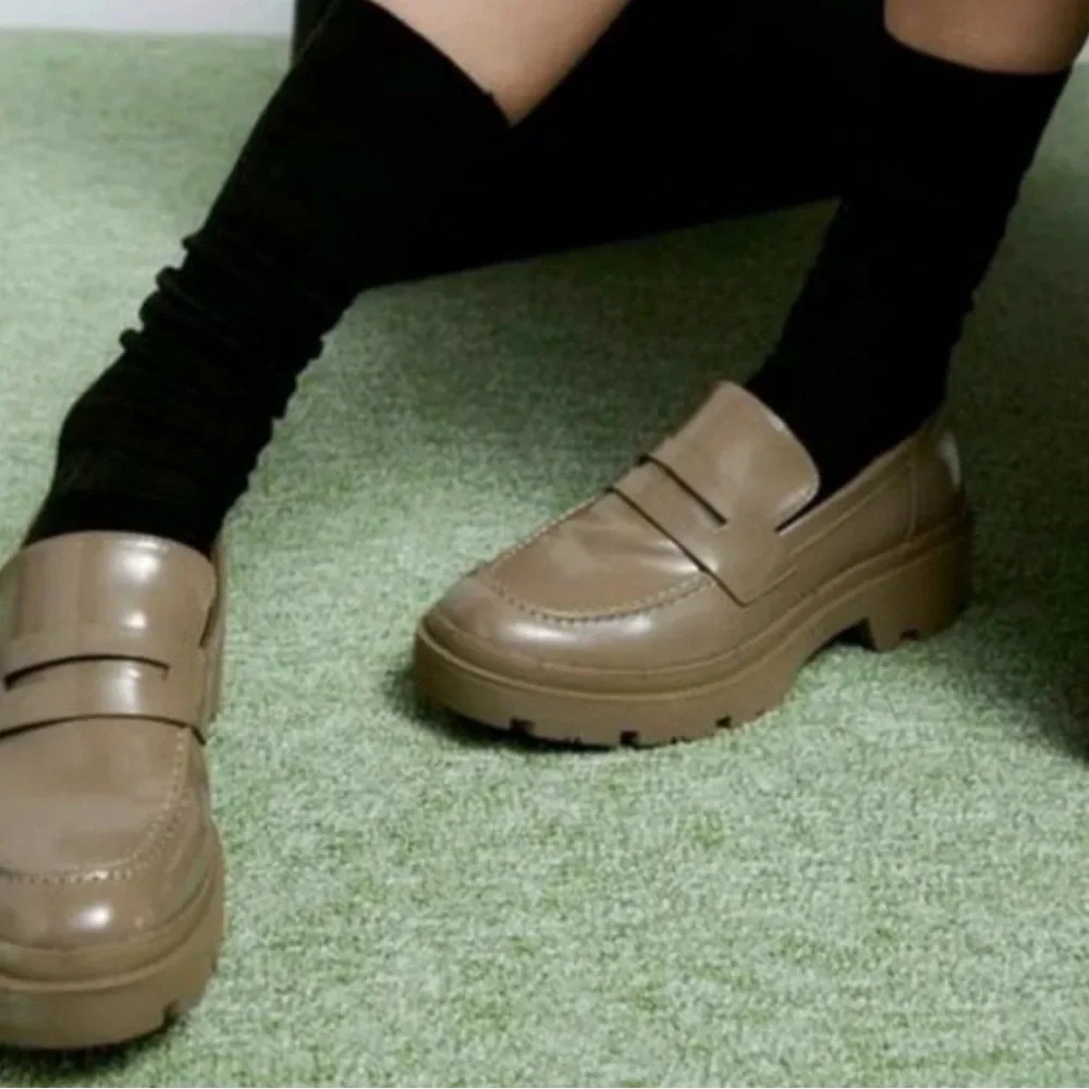 NWT Zara Low Heel Lug Sole Loafers in Khaki Green Size 7.5 - Picture 2 of 10